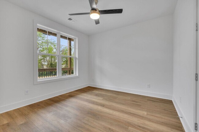 Building Photo - 423C Veritas St