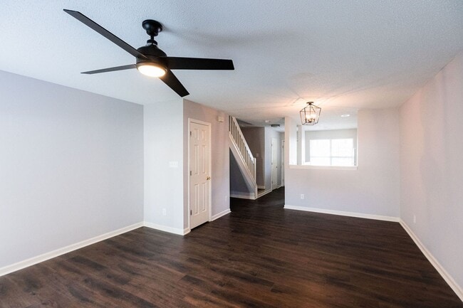 Building Photo - Amazing updated 2 bedroom 2.5 bathroom townhouse in NW Greensboro Keswick Place. Lawn care included.