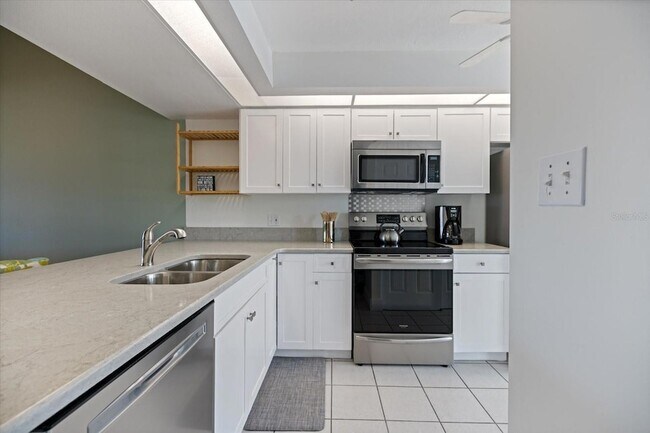 Building Photo - 841 Waterside Dr