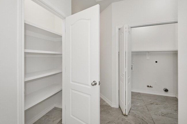 Building Photo - 7225 Sylvia Plath Dr