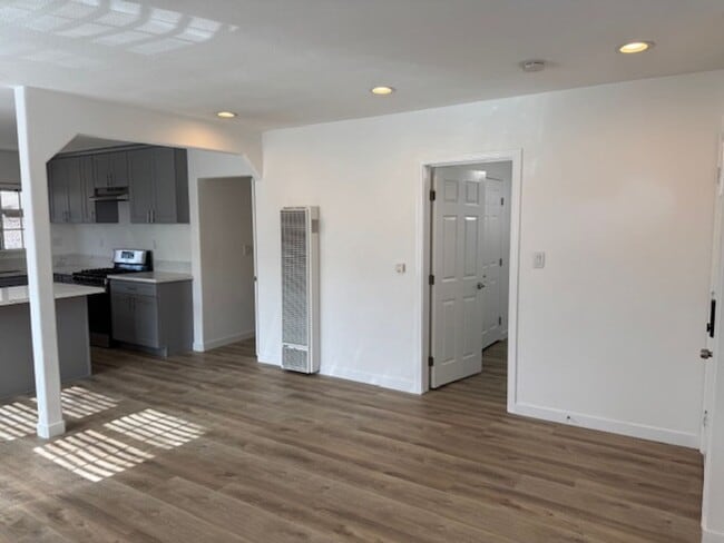 Building Photo - Beautiful 3 bedroom 2 bath HOME... no expenses spared!  Washer/Dryer... A/C Splitters... on a sle...