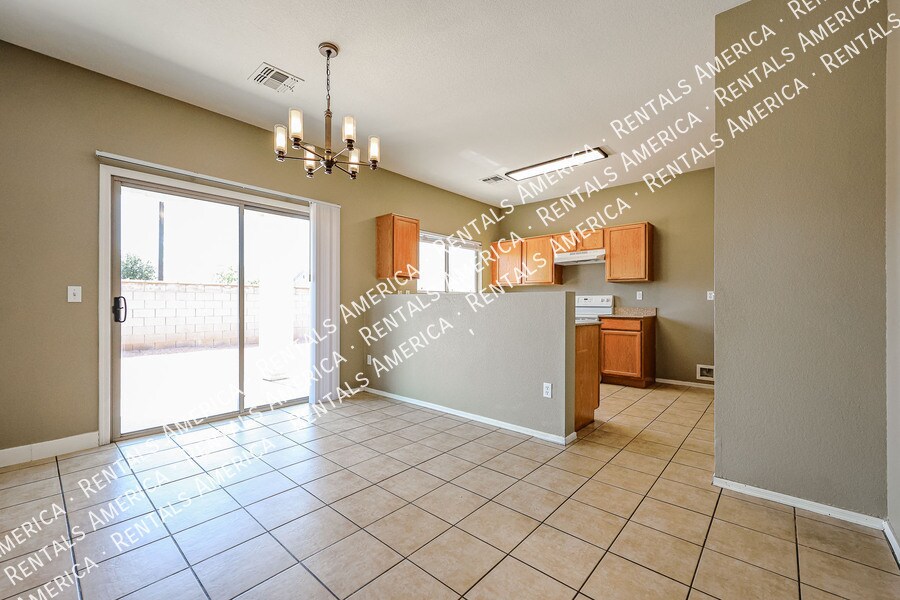 Building Photo - 1356 E Clifton Ave