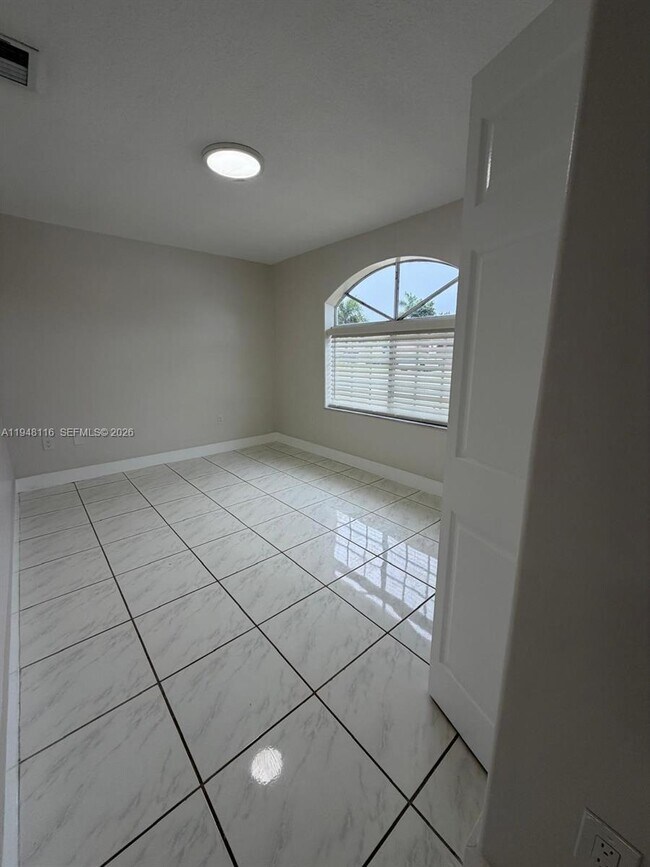 Building Photo - 9125 SW 166th Ave