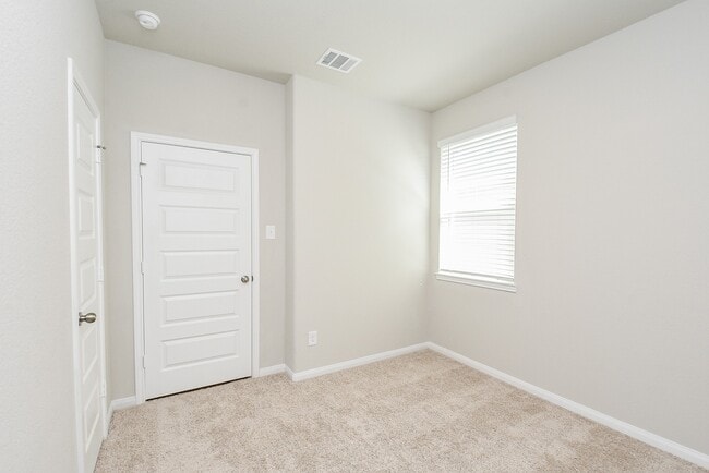Building Photo - 14042 Chinook Dr