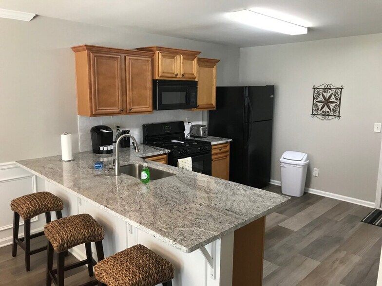 Building Photo - 327 Hidden Creek Ln