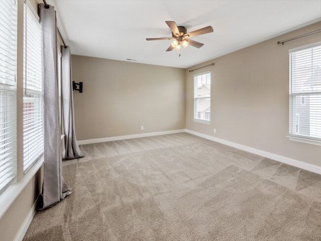 Building Photo - 14275 Larson Dr