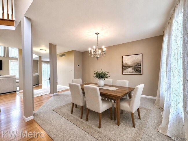 Building Photo - 1176 Cadmus Dr