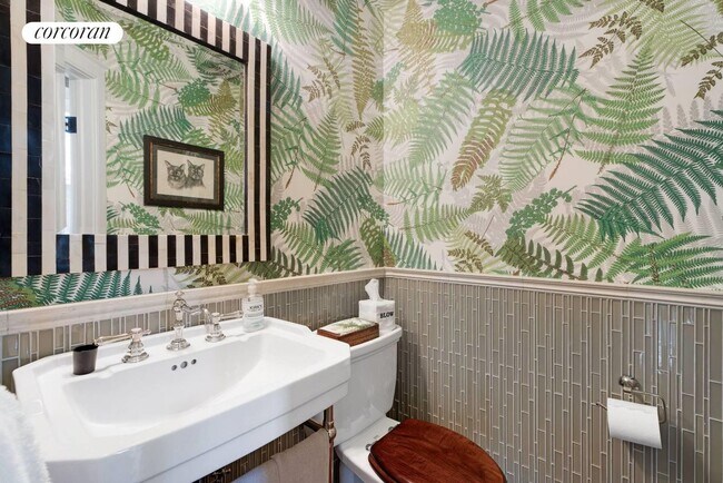 Building Photo - 245 Narrow Ln E