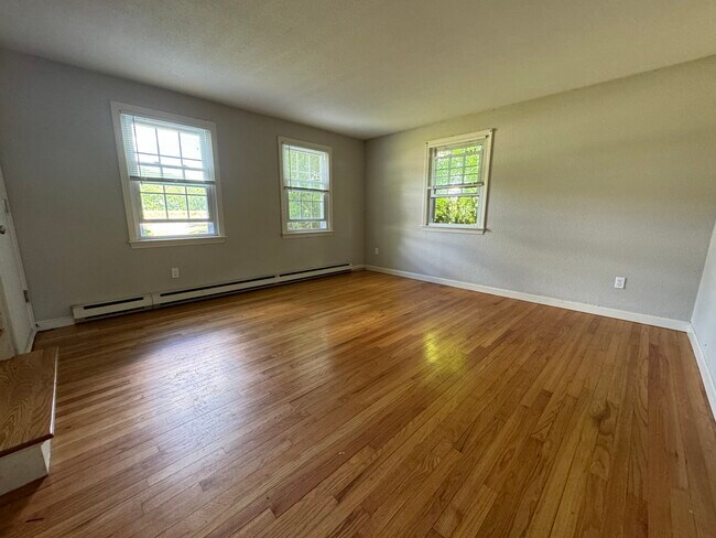 Building Photo - 87 S Silver Ln