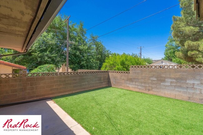 Building Photo - Newly Remodeled 3 Bedroom Townhome. Small ...