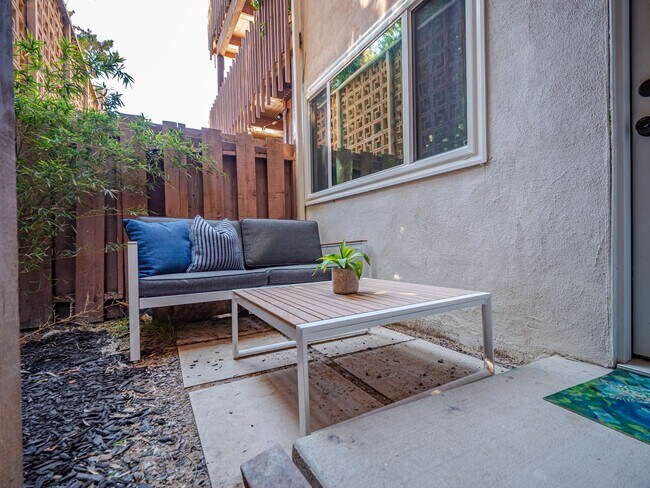 Building Photo - Fully Furnished Minutes from the Beach Newly Remodeled 2 Bedroom Move in Ready!