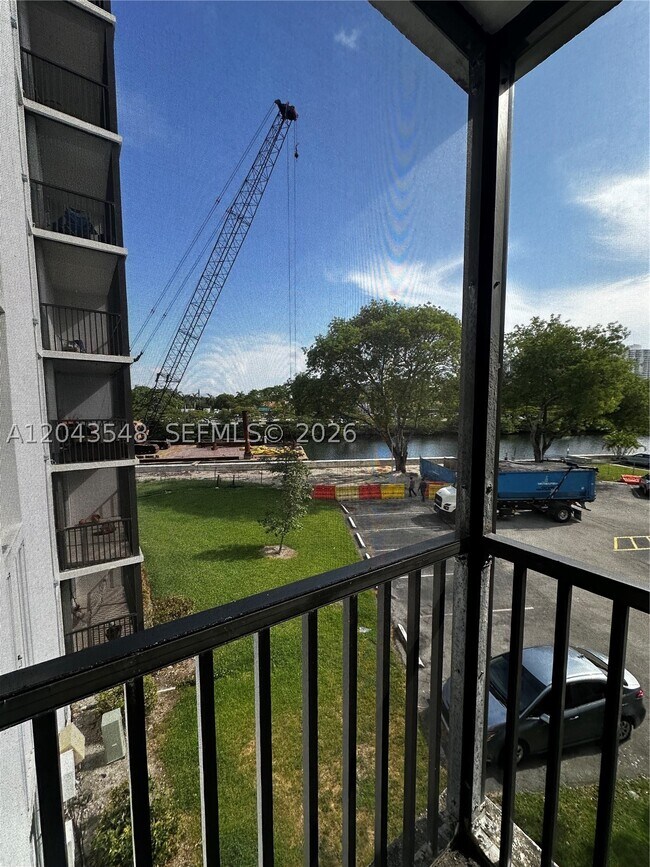 Building Photo - 3475 N Country Club Dr