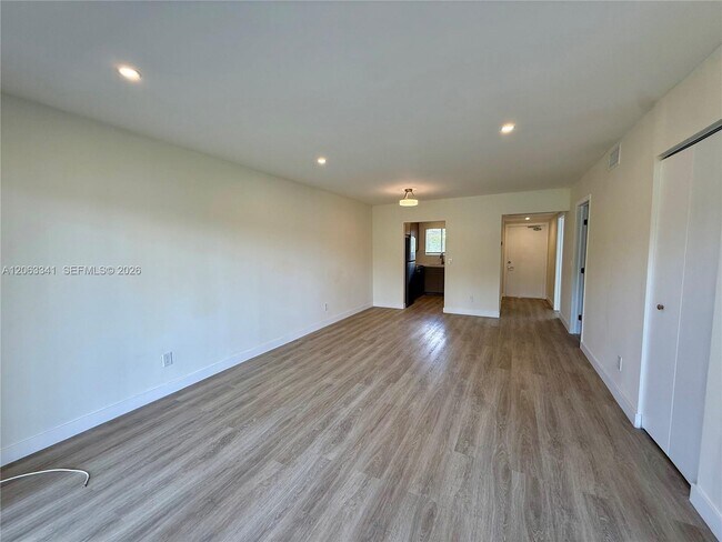 Building Photo - 400 Waterway Dr S