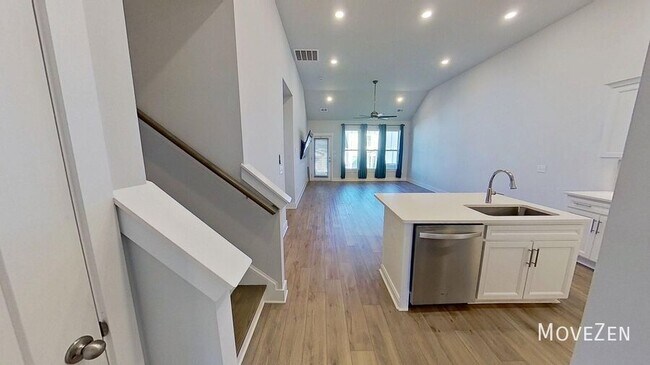 Building Photo - 210 Woodhouse Wy