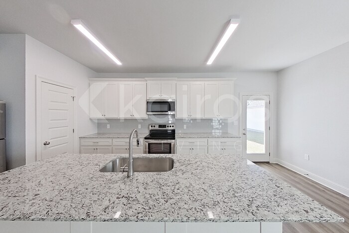Building Photo - 8025 Hendrick Dr