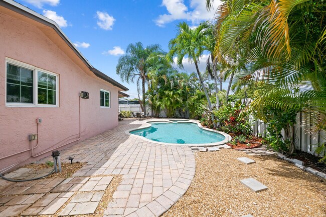 Building Photo - 313 SE 4th Terrace