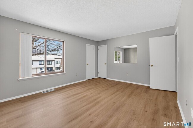 Building Photo - 155 Cottonwood Rd