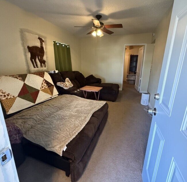 Building Photo - FOR RENT!! AVAILABLE 12/20/2025