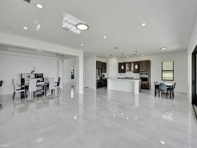 Building Photo - 5 br, 5.5 bath House - 9040 W Parkland Bay...