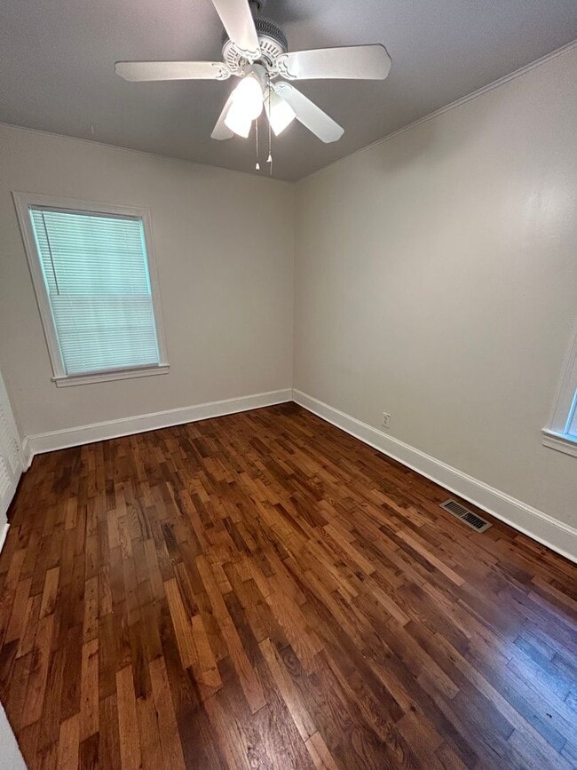 Building Photo - Cozy Cottage 2/1 House in South Rome- $995