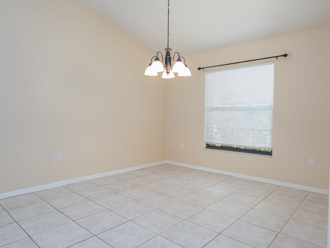 Building Photo - Enjoy Florida living in this spacious 3BR/...