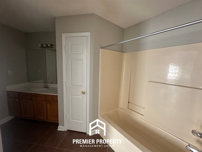 Building Photo - 7041 Ireland Dr