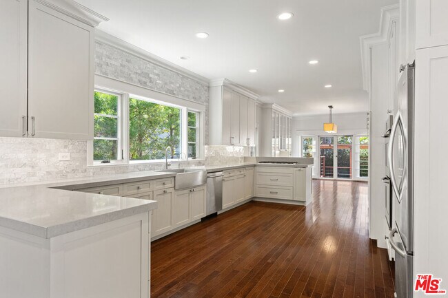 Building Photo - 2347 Parnell Ave