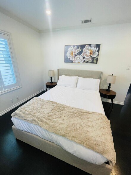 Building Photo - 17946 Valley Vista Blvd