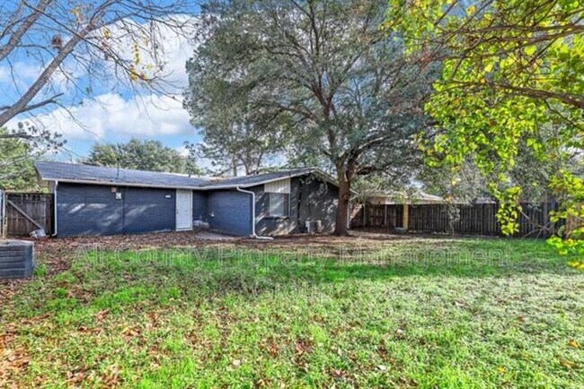 Building Photo - 2504 S Fielder Rd
