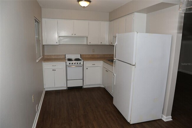 Building Photo - 3200 Fairway Ln