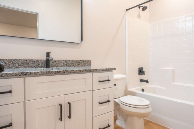 Building Photo - Private Bedroom with Private Bathroom – Fully Furnished & Move In Ready
