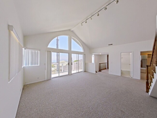 Building Photo - 617 E Avenida San Juan