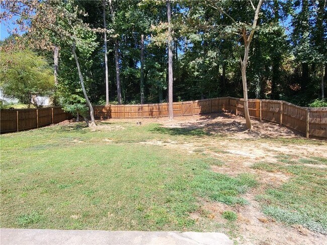 Building Photo - 686 Alex Way SW