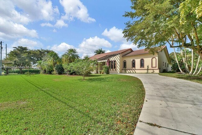 Building Photo - 5425 SW 190th Ave
