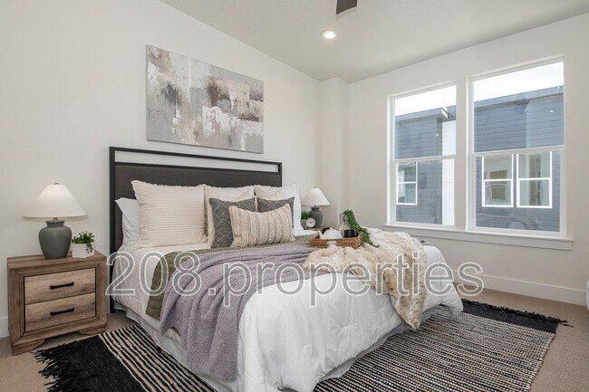 Building Photo - 486 E Violets Cv Ln