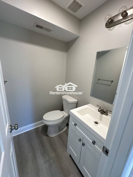 Building Photo - 647 Saltzman Rd