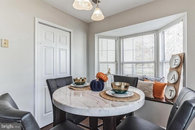 Building Photo - 6103 Red Squirrel Pl