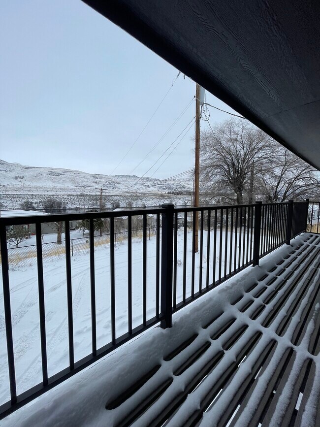 Building Photo - Grand Coulee Apartments