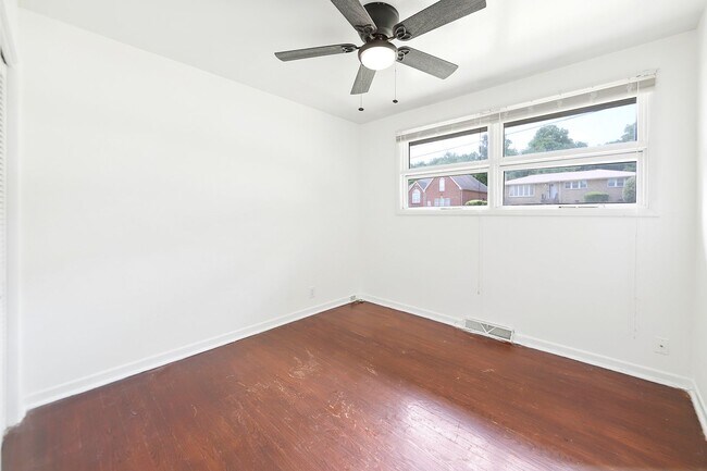 Building Photo - 3407 Batavia St