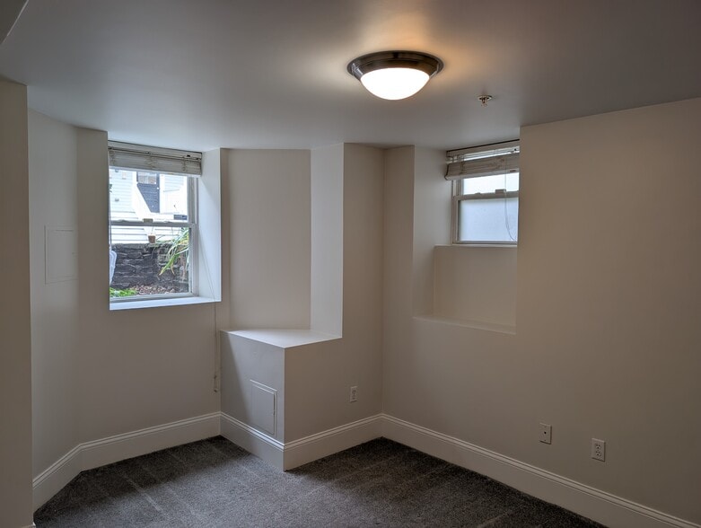 Building Photo - 40 Prince St