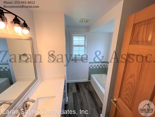 Building Photo - 3 br, 2.5 bath House - 1350 South 250th St...