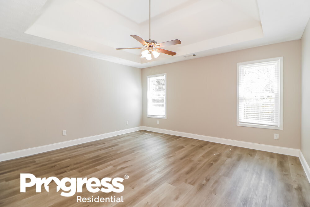 Building Photo - 2950 Northcliff Dr