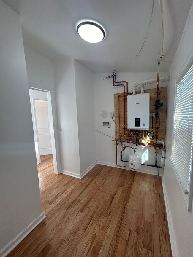 Building Photo - 1602 Heck Ave