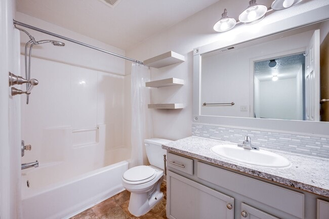 Building Photo - MOVE-IN SPECIAL! Bright & Spacious 4-Bedroom Home in One of Pullman’s Most Desirable Neighborhoods