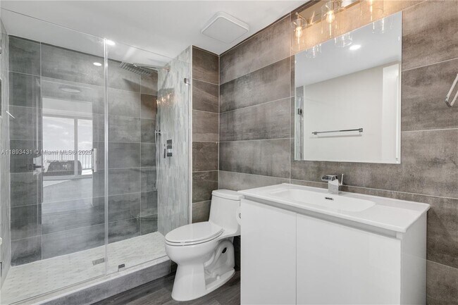 Building Photo - 5420 N Ocean Dr