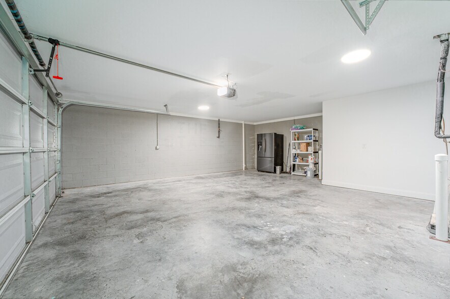 Building Photo - 7809 Elkton Ln