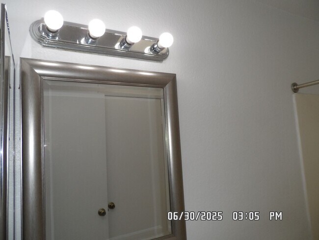 Building Photo - 3 Bedrooms, 2 Bathrooms, 3 Car Garage, Fir...