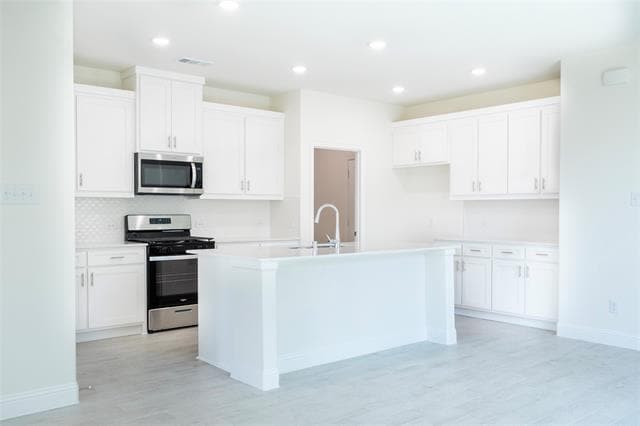 Building Photo - 825 Amenduni Ln