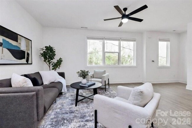 Building Photo - 3432 Brookshire Blvd