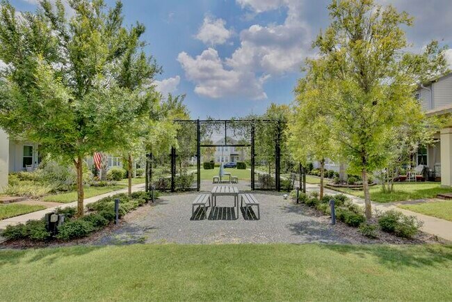 Building Photo - Charming 3/2.5 Courtyard Home with Loft & ...